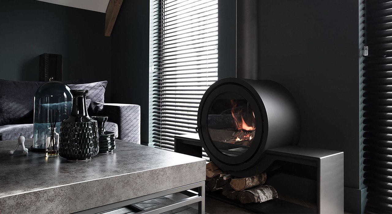 Dik Geurts Odin Plateau met houtopslag binnen