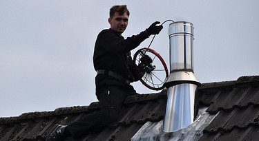 Hoe vaak moet u uw schoorsteen laten vegen? 