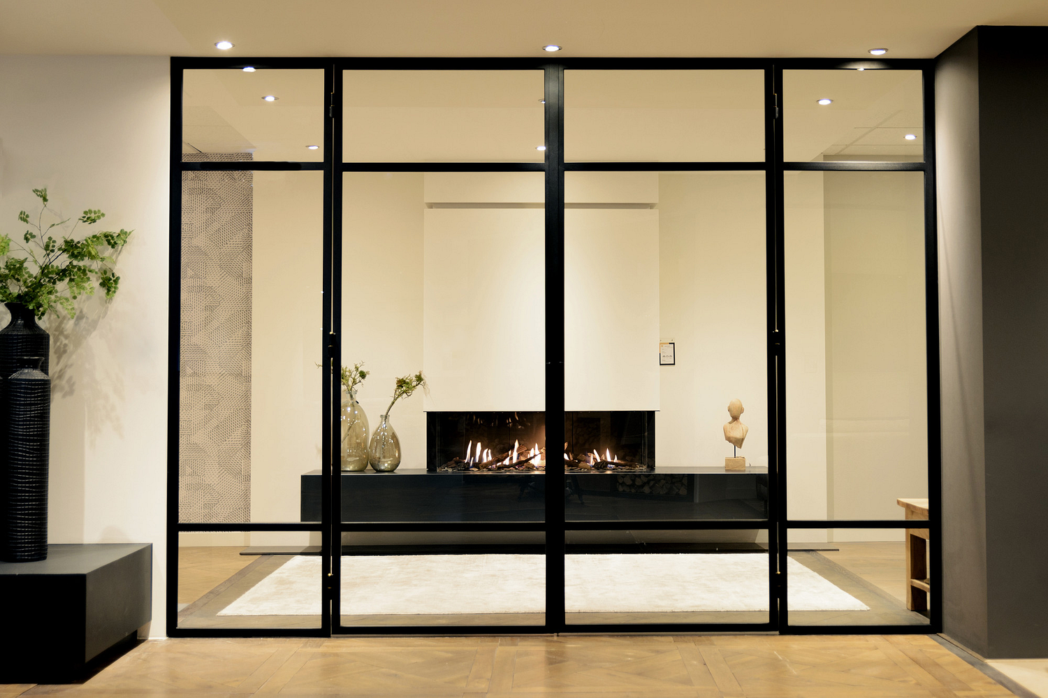 Stalen deuren verrijken showroom